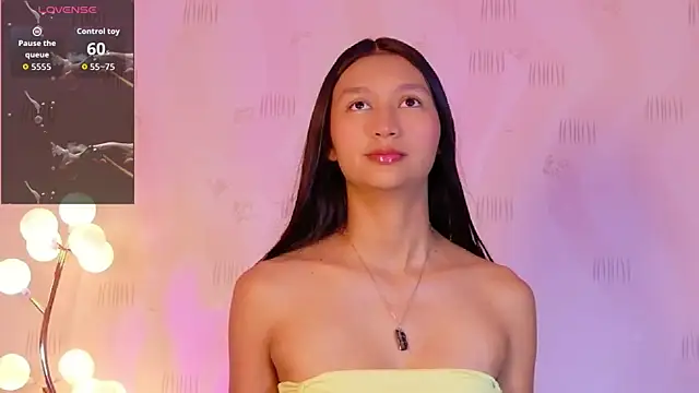 ThinPrincesss online show from April 17, 2026, 1:03 pm