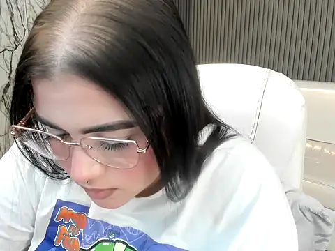 Snapshot of mady_musex chatting on February 21, 2026, 3:51 am mady musex online show from February 21, 2026, 3:51 am