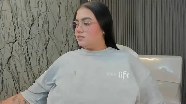 Snapshot of mady_musex chatting on February 24, 2026, 3:15 am mady musex online show from February 24, 2026, 3:15 am