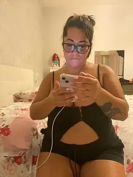 Snapshot of Michelavip chatting on July 10, 2026, 8:33 pm Michelavip online show from July 10, 2026, 8:33 pm
