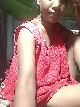 Snapshot of Sweet-runi chatting on May 26, 2026, 12:39 am Sweet-runi online show from May 26, 2026, 12:39 am