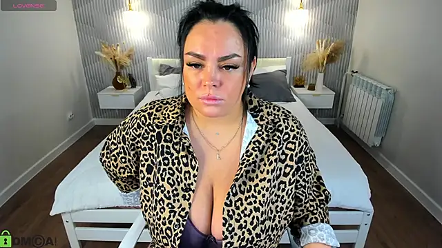 adele crown online show from February 26, 2026, 1:04 am