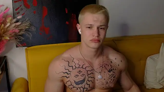 SterlingNoir online show from April 22, 2026, 9:05 pm