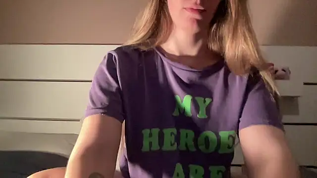 petiteetoile online show from March 18, 2026, 10:13 pm