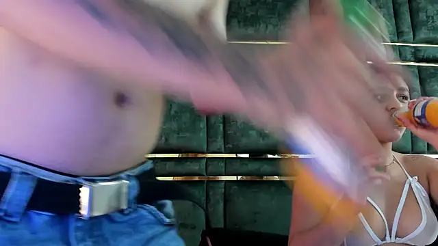 GaelyCoral online show from April 16, 2026, 3:02 pm