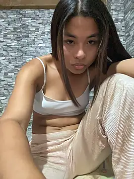 Snapshot of Romie_rous chatting on May 18, 2026, 6:47 pm Romie rous online show from May 18, 2026, 6:47 pm