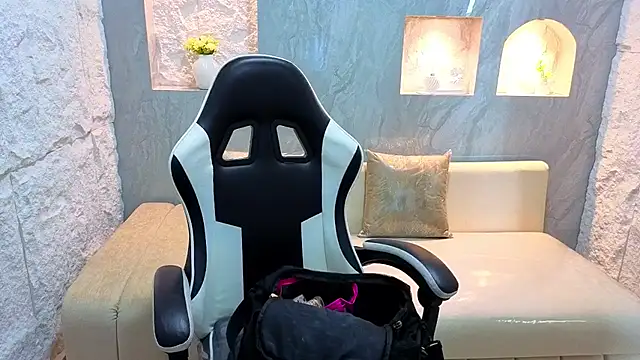 Snapshot of Catalina_Tx_ chatting on February 21, 2026, 1:01 pm Catalina Tx online show from February 21, 2026, 1:01 pm