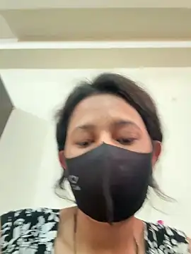 raavigirl online show from February 25, 2026, 2:43 am