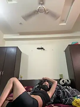 raavigirl online show from March 20, 2026, 2:49 am