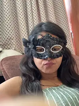 raavigirl online show from May 7, 2026, 10:42 am