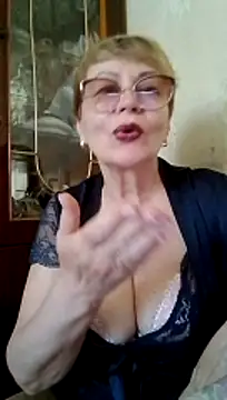 Snapshot of SophieBurns chatting on July 3, 2026, 10:43 am SophieBurns online show from July 3, 2026, 10:43 am