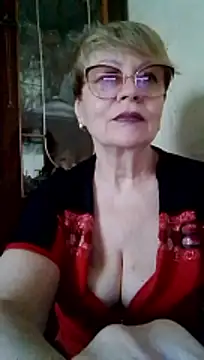 Snapshot of SophieBurns chatting on July 5, 2026, 10:44 am SophieBurns online show from July 5, 2026, 10:44 am