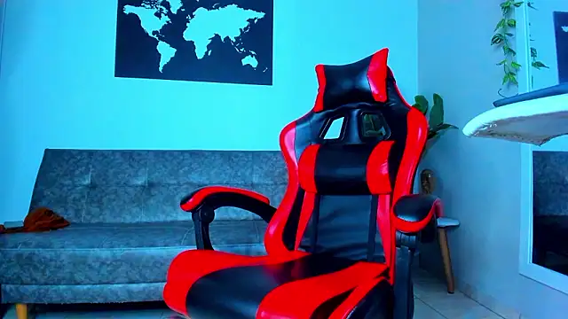 Snapshot of Alessrose chatting on February 16, 2026, 7:43 pm Alessrose online show from February 16, 2026, 7:43 pm