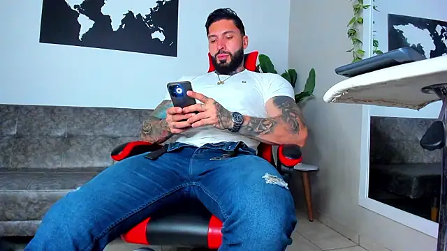 Snapshot of Alessrose chatting on February 19, 2026, 7:54 pm Alessrose online show from February 19, 2026, 7:54 pm