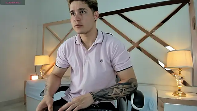 rayan linxx online show from March 21, 2026, 8:01 pm