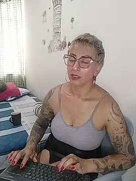 Charlotte gray  online show from February 17, 2026, 9:32 pm