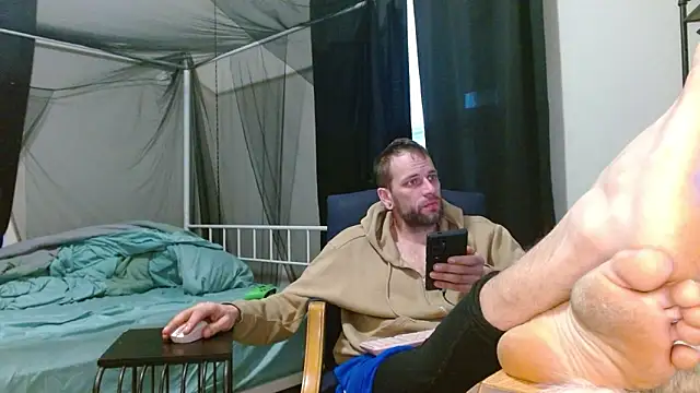 Snapshot of cguffey2284 chatting on February 15, 2026, 12:58 pm cguffey2284 online show from February 15, 2026, 12:58 pm