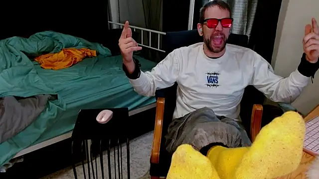 Snapshot of cguffey2284 chatting on February 23, 2026, 7:22 pm cguffey2284 online show from February 23, 2026, 7:22 pm