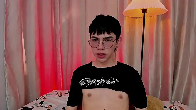 Snapshot of Demian_Hush chatting on February 21, 2026, 7:26 pm Demian Hush online show from February 21, 2026, 7:26 pm