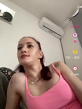 Roxyfoxyyy online show from June 15, 2026, 6:26 am