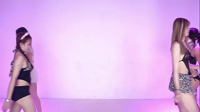 Velvet-girl online show from April 2, 2026, 10:02 am