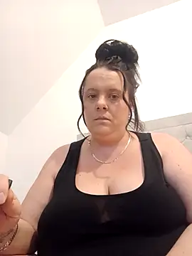 Snapshot of louisa36 chatting on February 20, 2026, 10:43 pm louisa36 online show from February 20, 2026, 10:43 pm