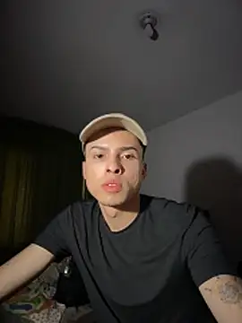 Snapshot of Eros_lee chatting on February 11, 2026, 5:18 pm Eros lee online show from February 11, 2026, 5:18 pm