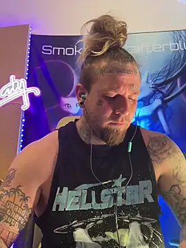 Snapshot of Smokebluntafterblunt chatting on February 14, 2026, 1:19 pm Smokebluntafterblunt online show from February 14, 2026, 1:19 pm