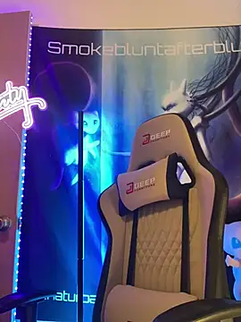 Snapshot of Smokebluntafterblunt chatting on February 24, 2026, 12:47 pm Smokebluntafterblunt online show from February 24, 2026, 12:47 pm