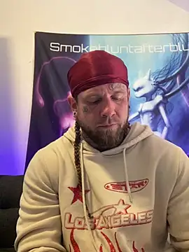 Snapshot of Smokebluntafterblunt chatting on April 27, 2026, 12:36 pm Smokebluntafterblunt online show from April 27, 2026, 12:36 pm