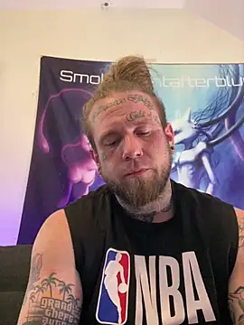 Snapshot of Smokebluntafterblunt chatting on April 28, 2026, 9:09 pm Smokebluntafterblunt online show from April 28, 2026, 9:09 pm