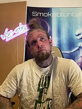 Snapshot of Smokebluntafterblunt chatting on June 2, 2026, 1:51 am Smokebluntafterblunt online show from June 2, 2026, 1:51 am