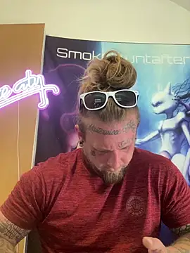 Snapshot of Smokebluntafterblunt chatting on June 2, 2026, 5:37 pm Smokebluntafterblunt online show from June 2, 2026, 5:37 pm