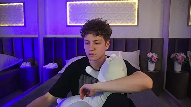 StefanBev online show from April 16, 2026, 9:39 pm