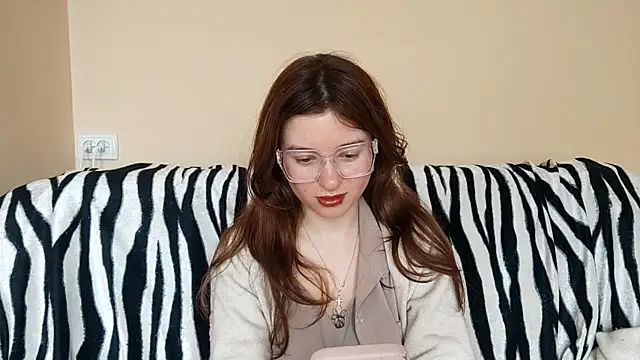 Snapshot of LanitaHemple chatting on April 17, 2026, 11:13 am LanitaHemple online show from April 17, 2026, 11:13 am