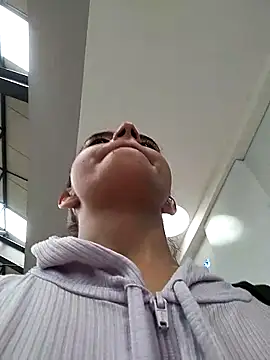 Leiidy Adams  online show from March 9, 2026, 4:44 pm