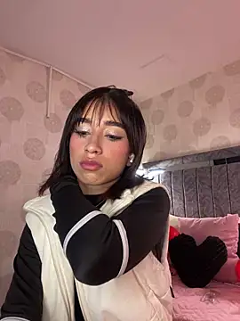 alahia pink online show from February 12, 2026, 1:11 am