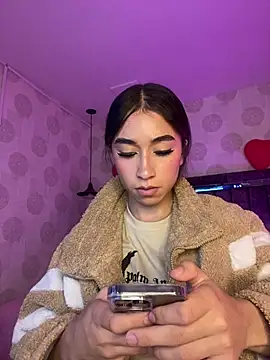 alahia pink online show from March 4, 2026, 1:55 am