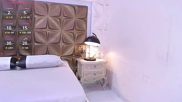 Snapshot of LunaJohns chatting on March 16, 2026, 12:42 pm LunaJohns online show from March 16, 2026, 12:42 pm