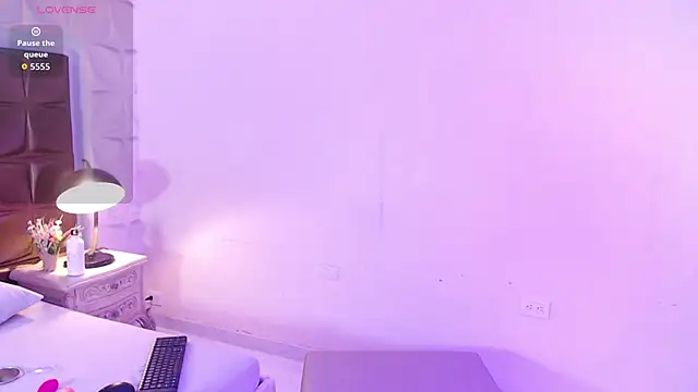 Snapshot of LunaJohns chatting on April 9, 2026, 12:43 pm LunaJohns online show from April 9, 2026, 12:43 pm