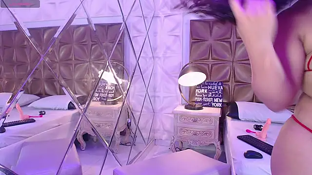 Snapshot of LunaJohns chatting on April 15, 2026, 12:34 pm LunaJohns online show from April 15, 2026, 12:34 pm