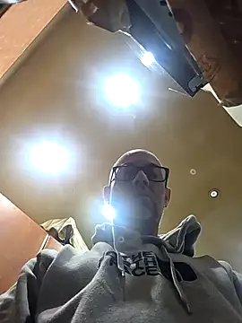 pareja47 online show from February 6, 2026, 8:01 pm