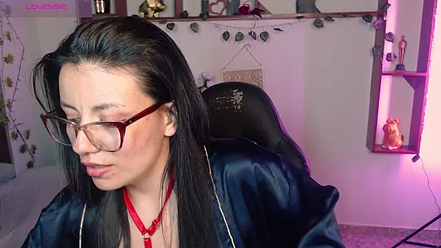 QueenRose94 online show from April 1, 2026, 1:41 pm