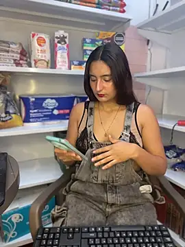 Snapshot of -BabyLuna chatting on April 6, 2026, 12:06 pm -BabyLuna online show from April 6, 2026, 12:06 pm