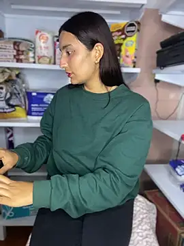 Snapshot of -BabyLuna chatting on April 8, 2026, 12:32 am -BabyLuna online show from April 8, 2026, 12:32 am