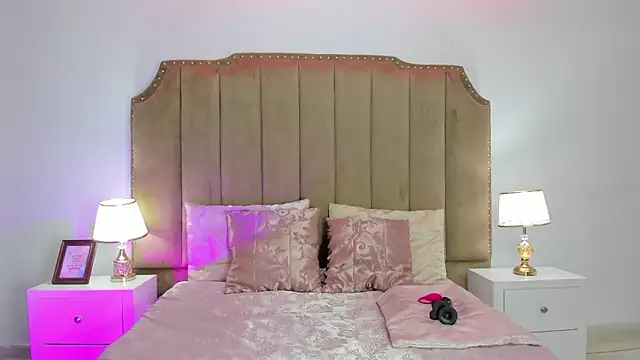 Alessiia Moon online show from March 13, 2026, 1:18 pm