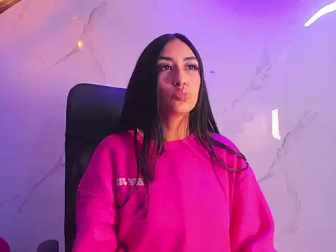 Snapshot of TiffanyDream8 chatting on February 18, 2026, 9:44 pm TiffanyDream8 online show from February 18, 2026, 9:44 pm