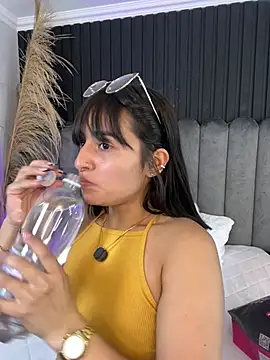 Nanda vixen  online show from February 13, 2026, 9:00 pm