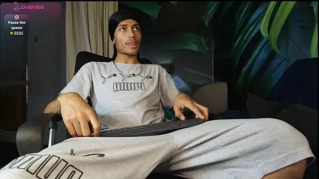 ItsZairen online show from February 10, 2026, 3:54 am