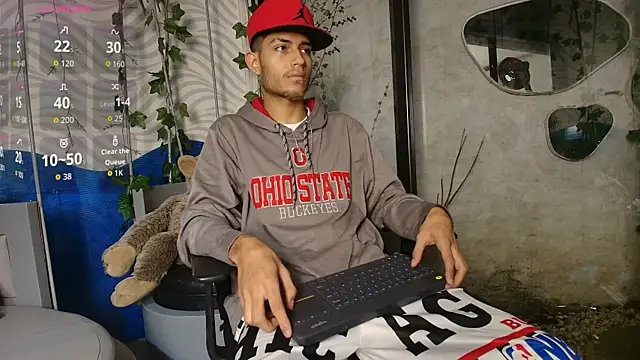 ItsZairen online show from May 26, 2026, 3:35 am